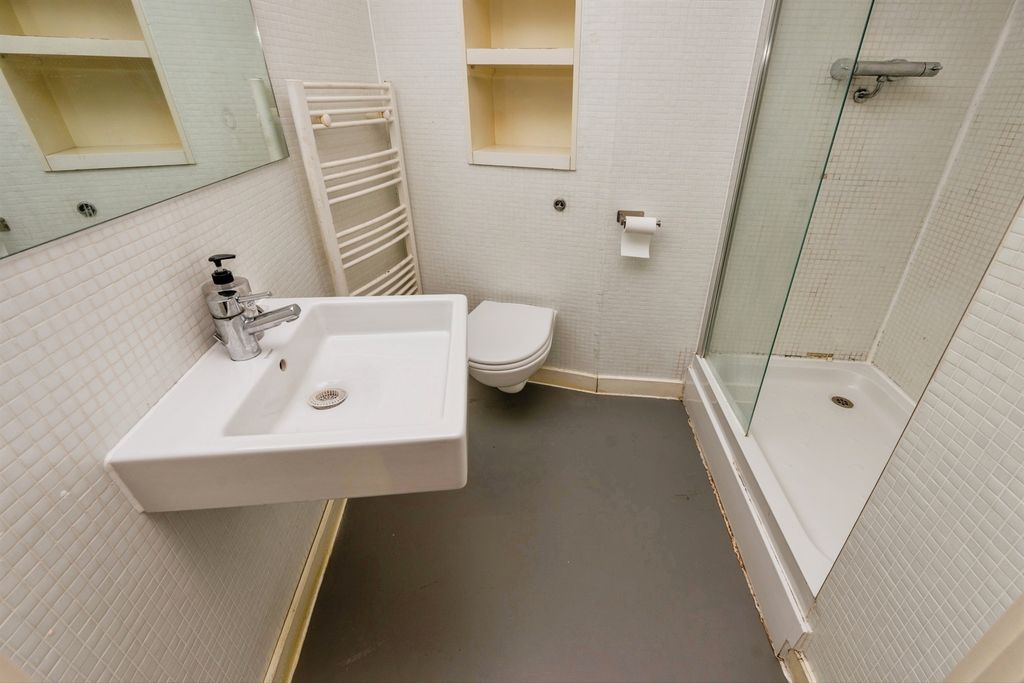 Property photo 2 of 20