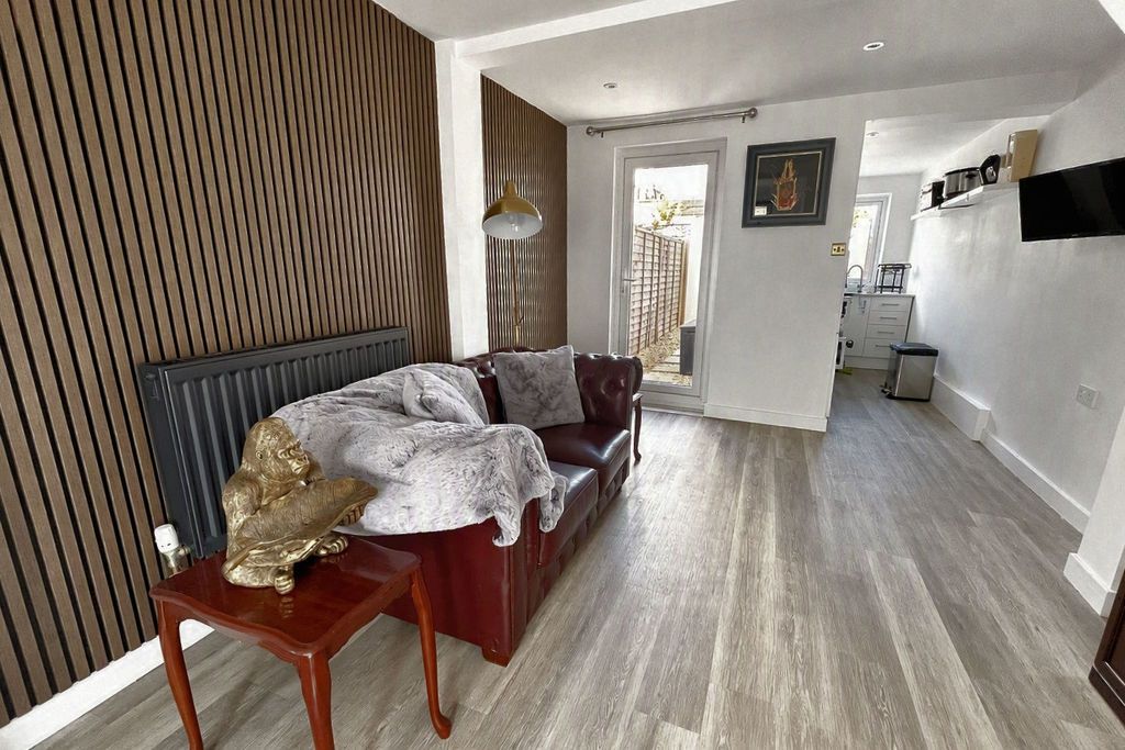 Property photo 3 of 8 Lounge/ Dining Room