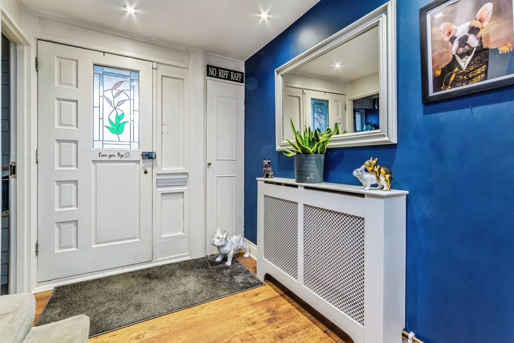 Property photo 2 of 17 Photo