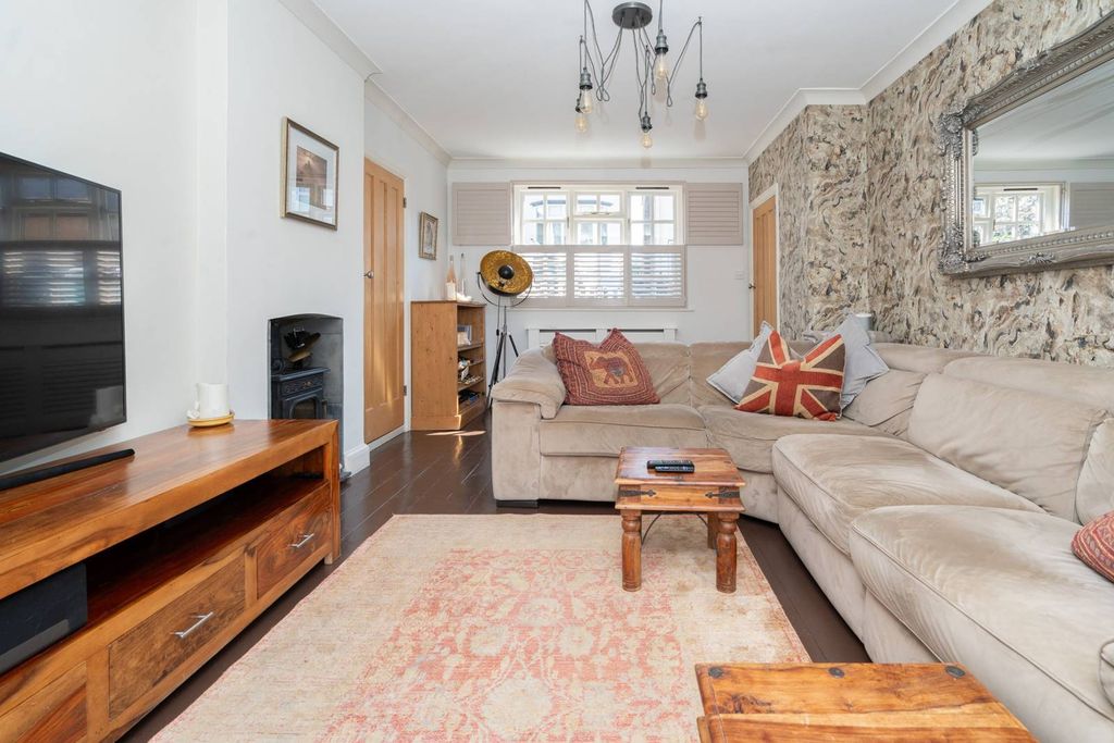 Property photo 1 of 32