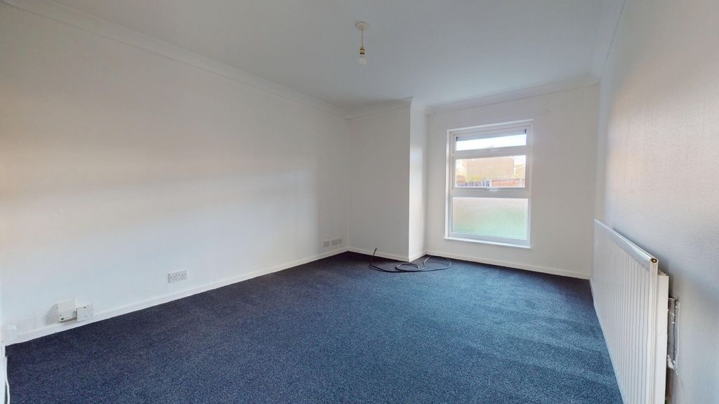 Property photo 2 of 8 4669812