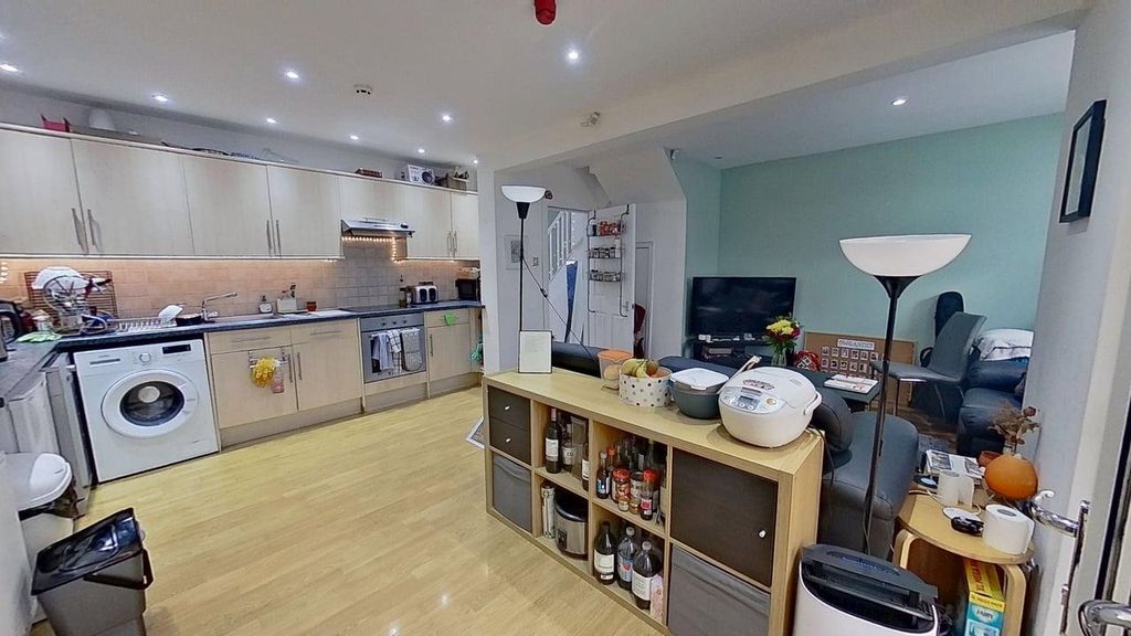 Property photo 2 of 22