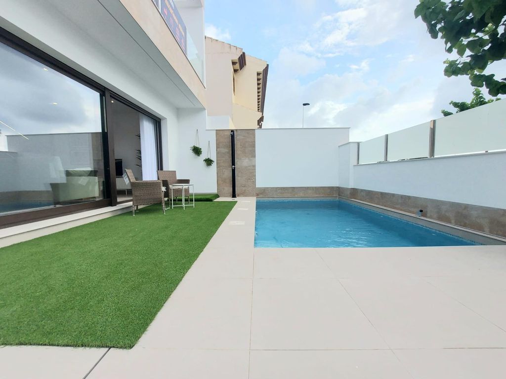 Property photo 2 of 31