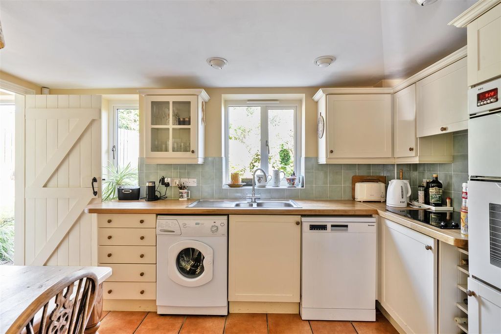 Property photo 3 of 17 Kitchen
