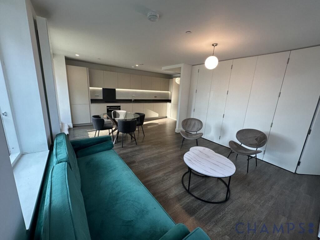 Property photo 1 of 12 Stunning 3 Bedroom Flat