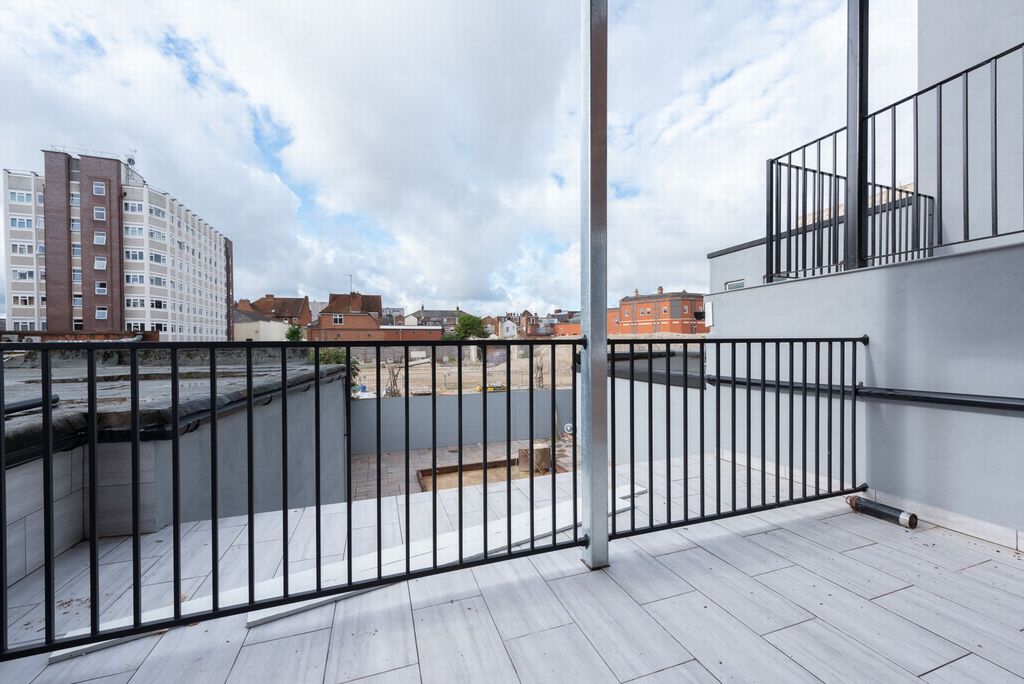 Property photo 1 of 9 Balcony