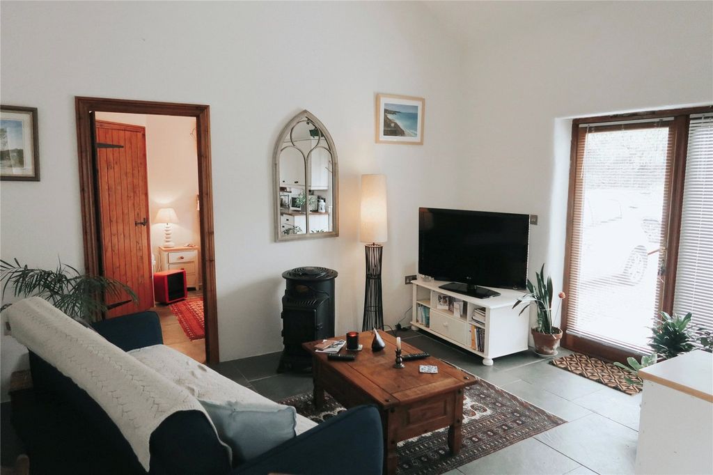Property photo 2 of 15 Picture No. 02