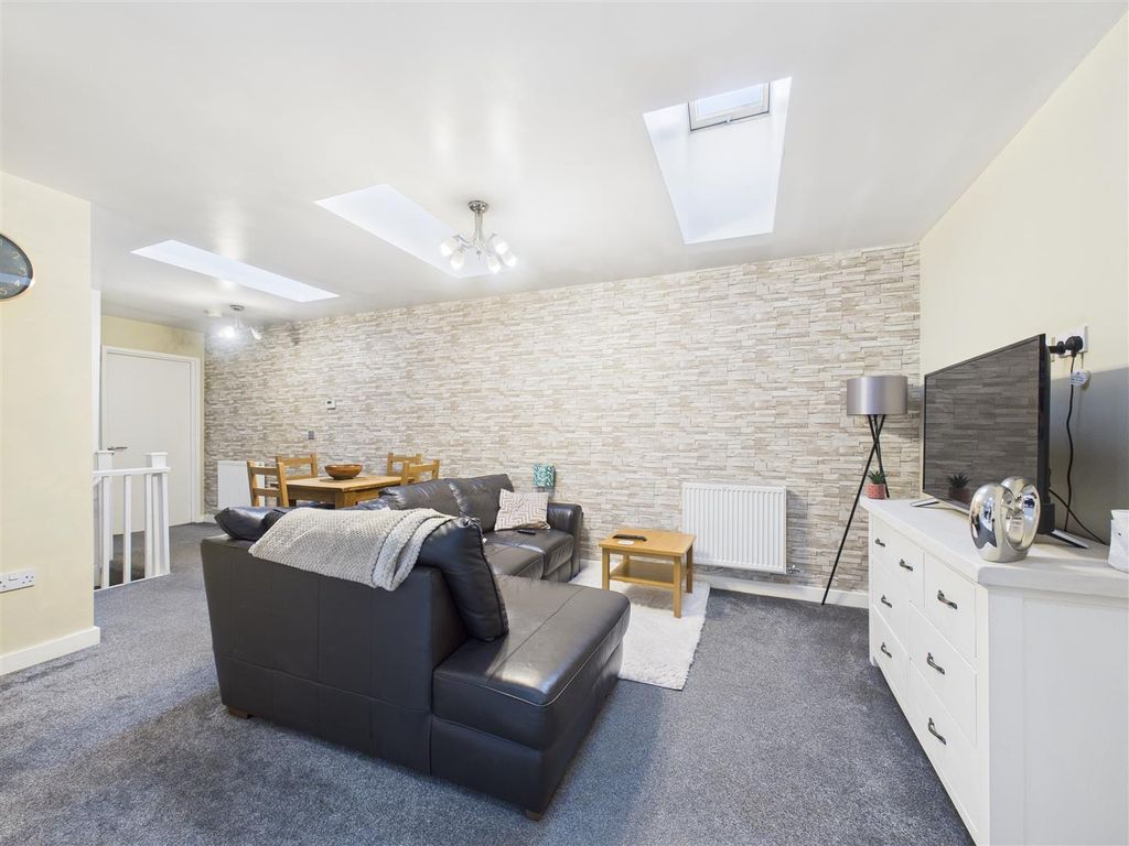 Property photo 3 of 9 Cam05451G0-Pr0075-Still003.Jpg