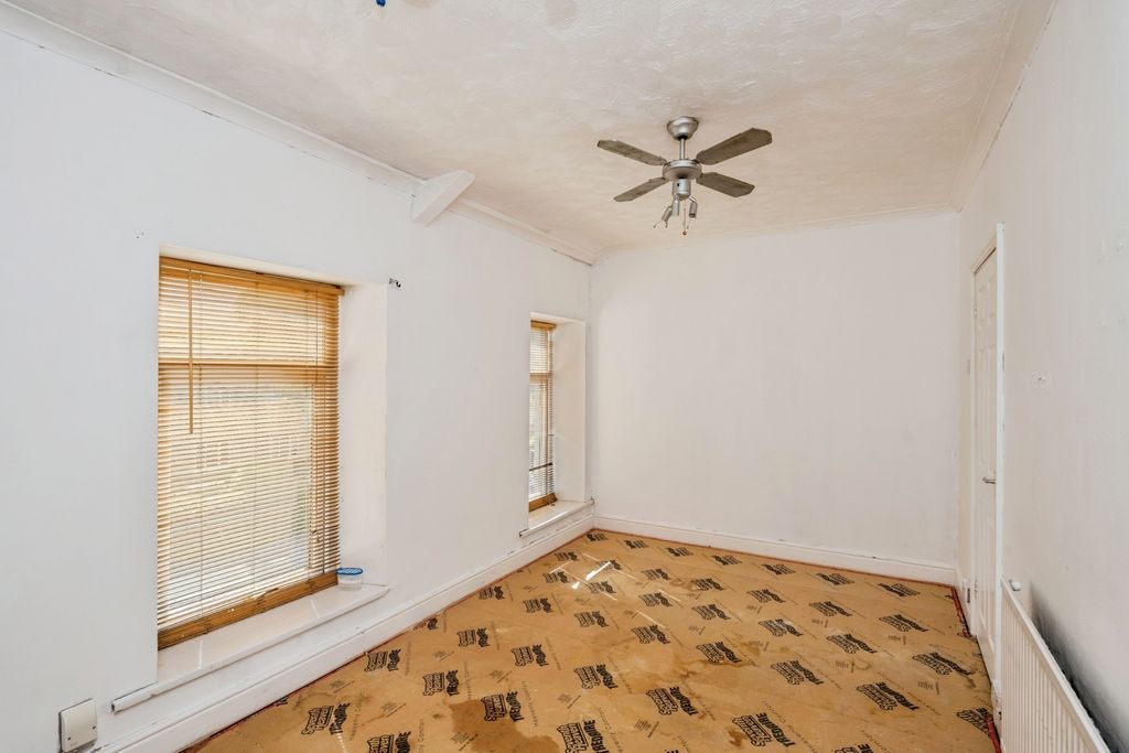 Property photo 3 of 18 Photo