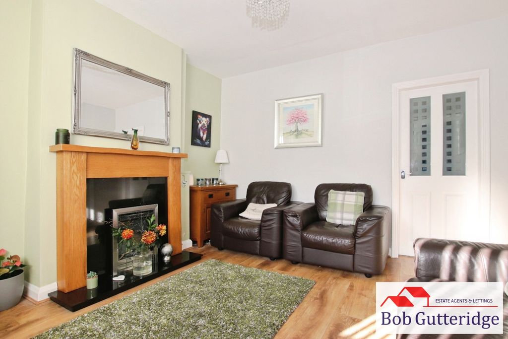 Property photo 3 of 32 Lounge