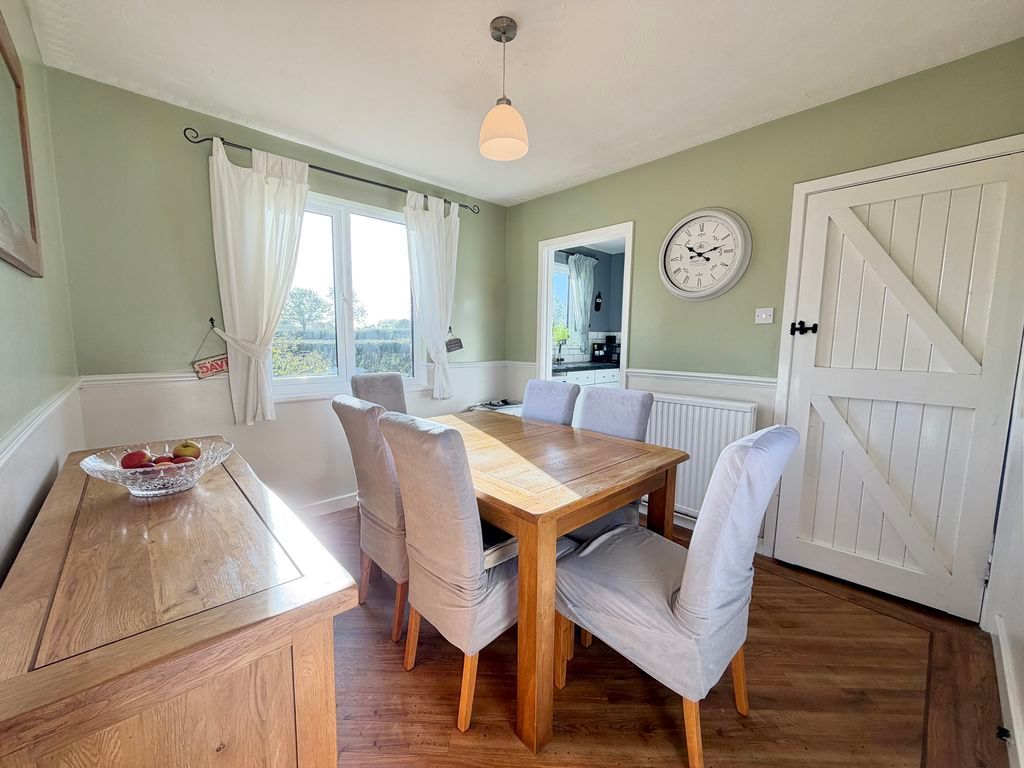 Property photo 3 of 19 Dining Room
