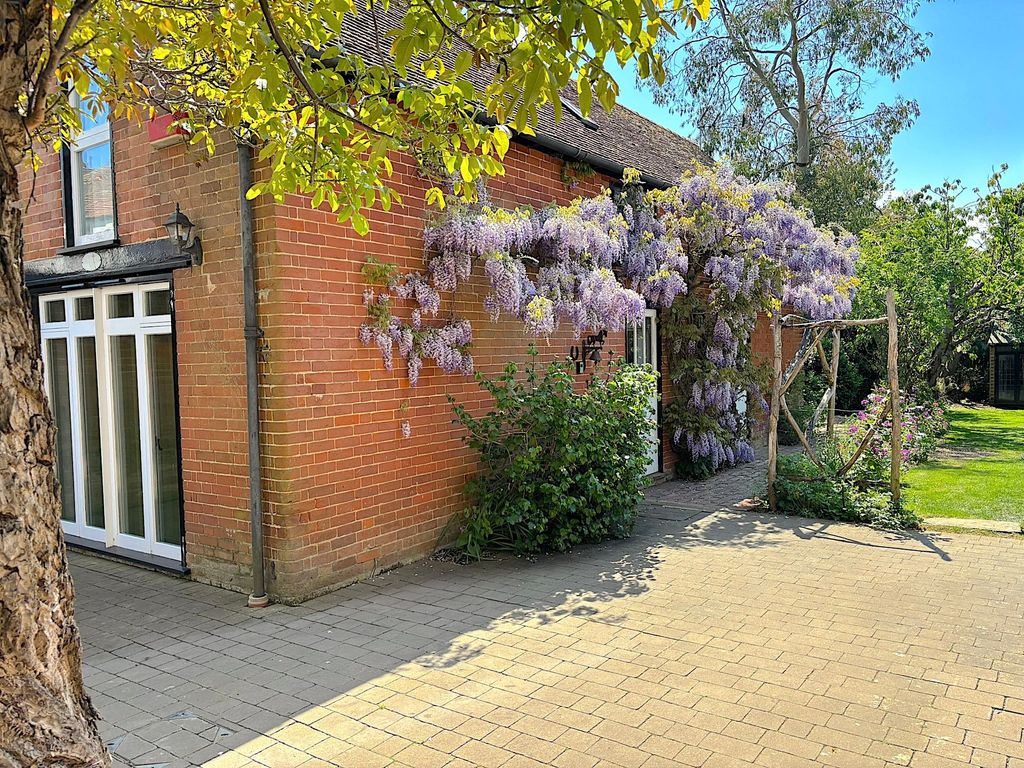 Property photo 2 of 38 Coach House (1)