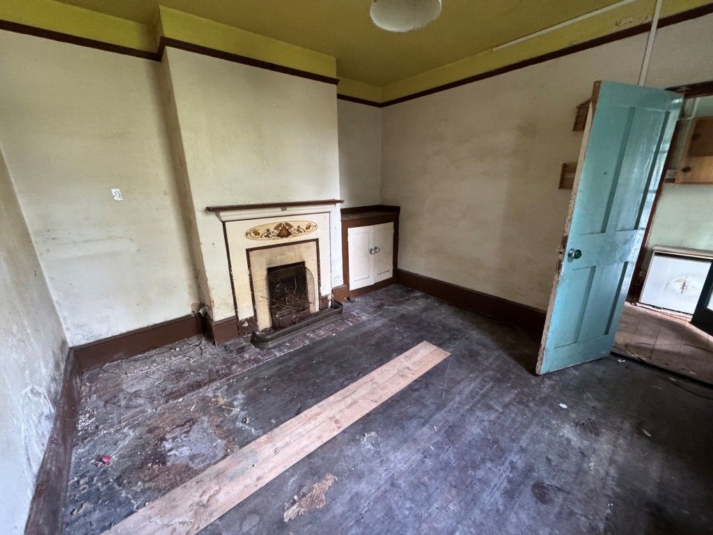 Property photo 3 of 19 Living Room