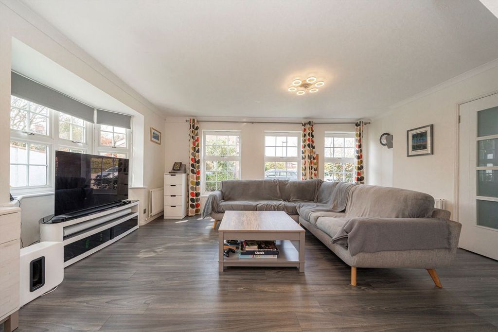 Property photo 2 of 8