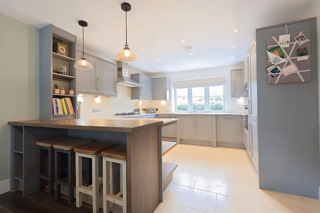 Property photo 3 of 28 Img_8215_1752911563915.Jpeg