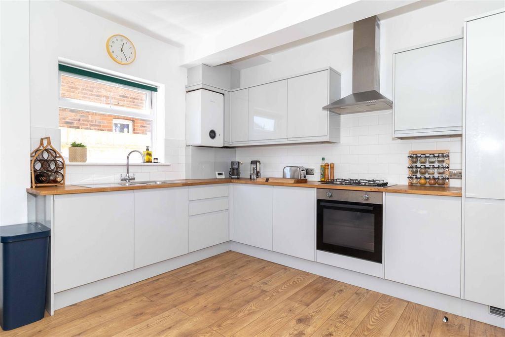 Property photo 2 of 12 Reigate-11B.Jpg
