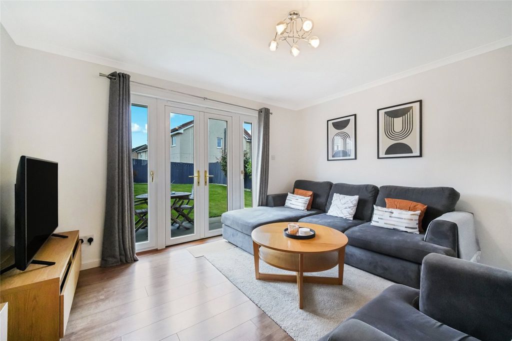 Property photo 3 of 22 Living Room