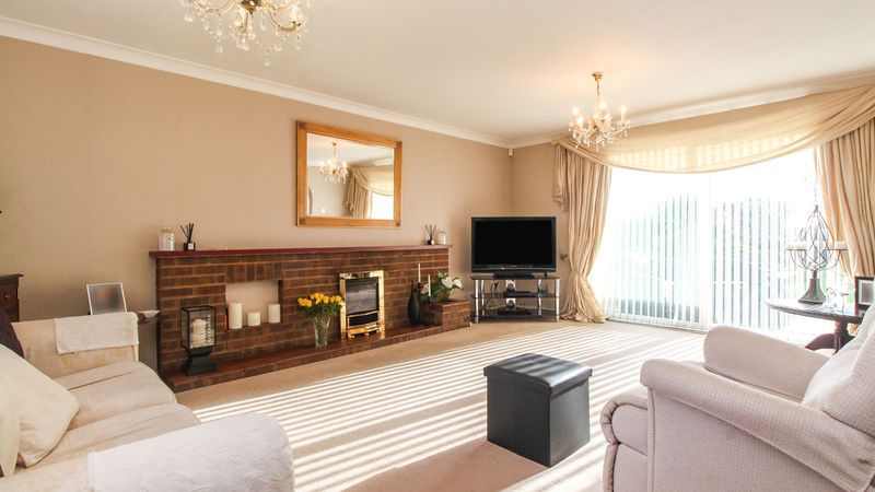 Property photo 2 of 21 Lounge