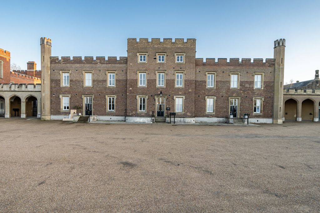 Property photo 1 of 21 External