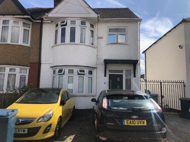 Property photo 1 of 8 First Floor Converted Flat With 2 Bedrooms &amp; 2 Bathrooms Situated In Harrow Weald