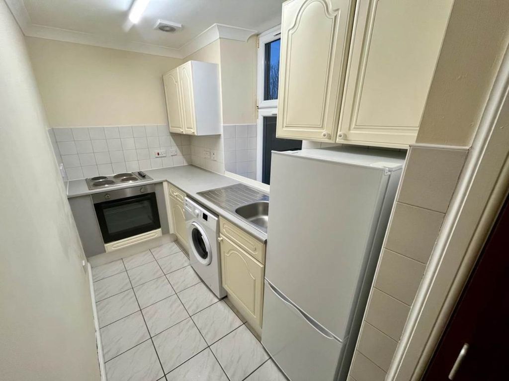 Property photo 3 of 5 Kitchen