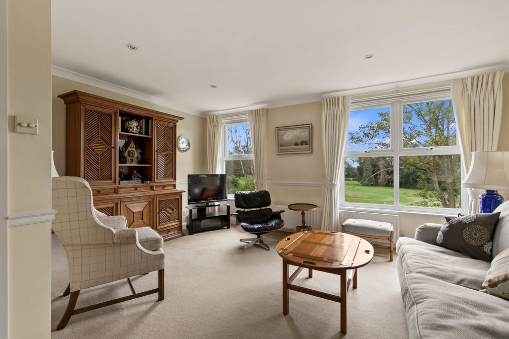 Property photo 3 of 17 Picture No. 02