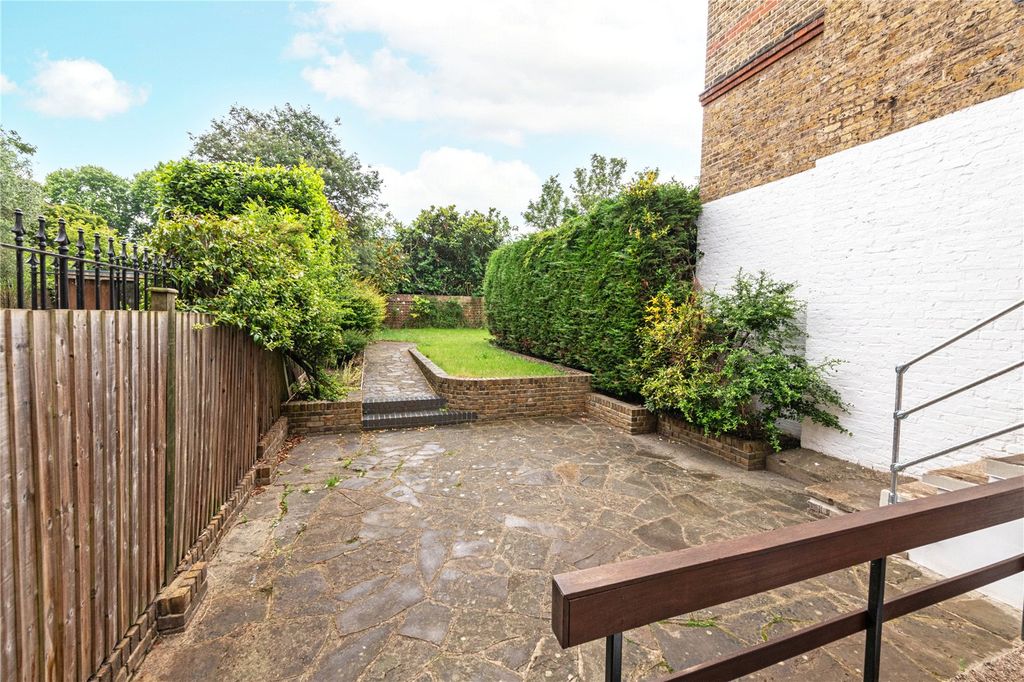 Property photo 3 of 9 Garden