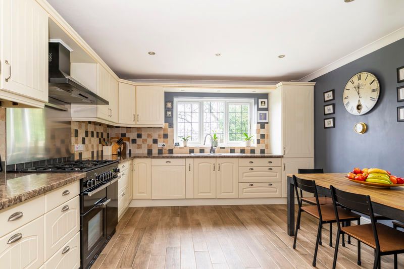 Property photo 3 of 24 Photo 16