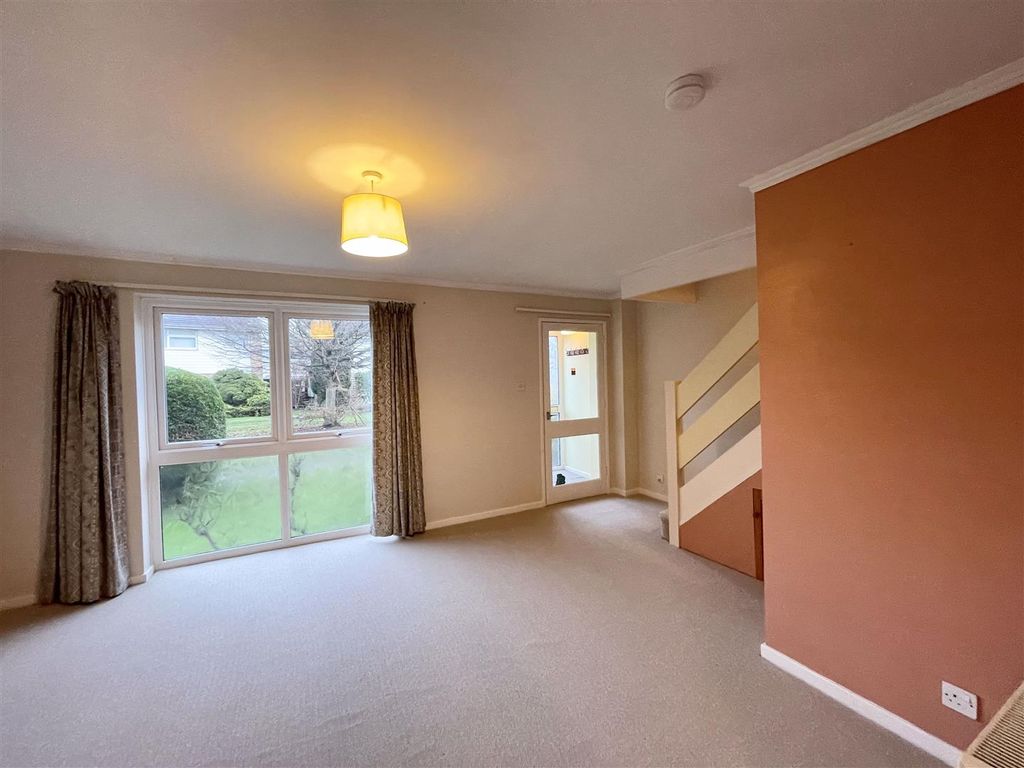 Property photo 3 of 14 Living Room
