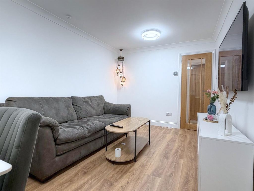 Property photo 3 of 22 Lounge..Jpg