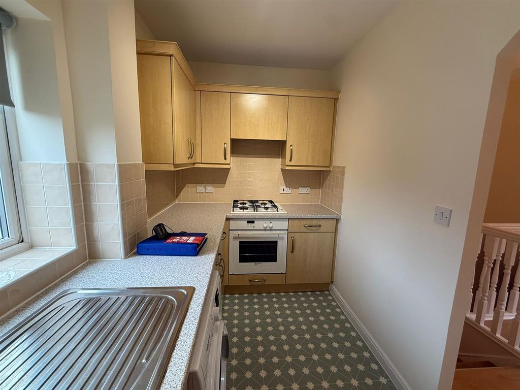 Property photo 2 of 6 Kitchen