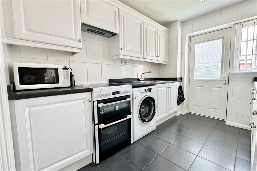 Property photo 3 of 30 Kitchen