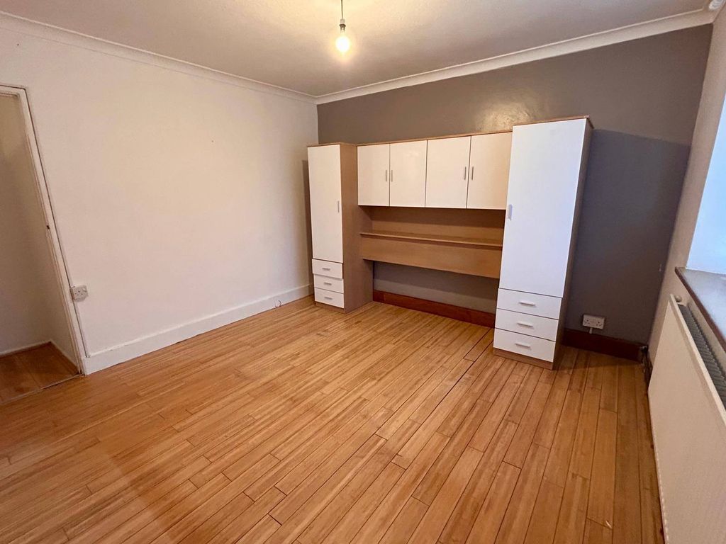 Property photo 3 of 6 Gallery