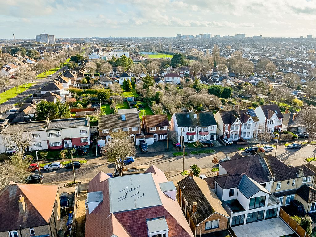 Property photo 3 of 35