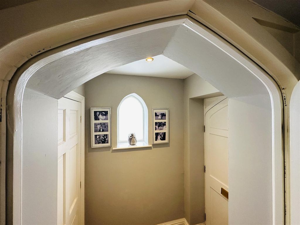 Property photo 3 of 34