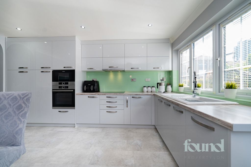 Property photo 2 of 18 Photo 7