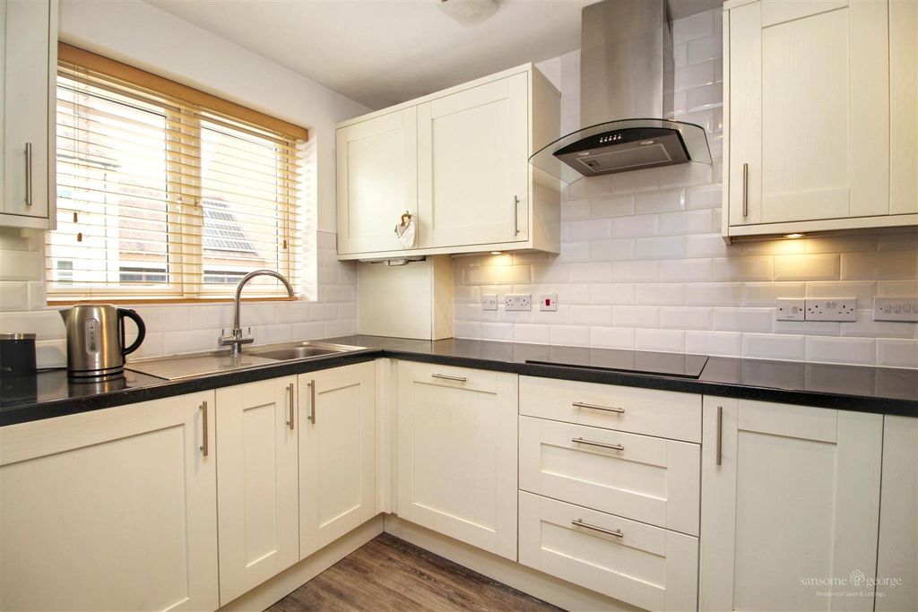 Property photo 2 of 19 Kitchen