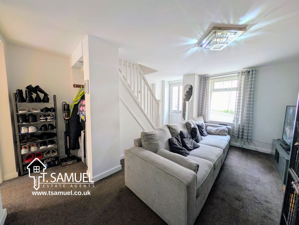 Property photo 3 of 23 Lounge