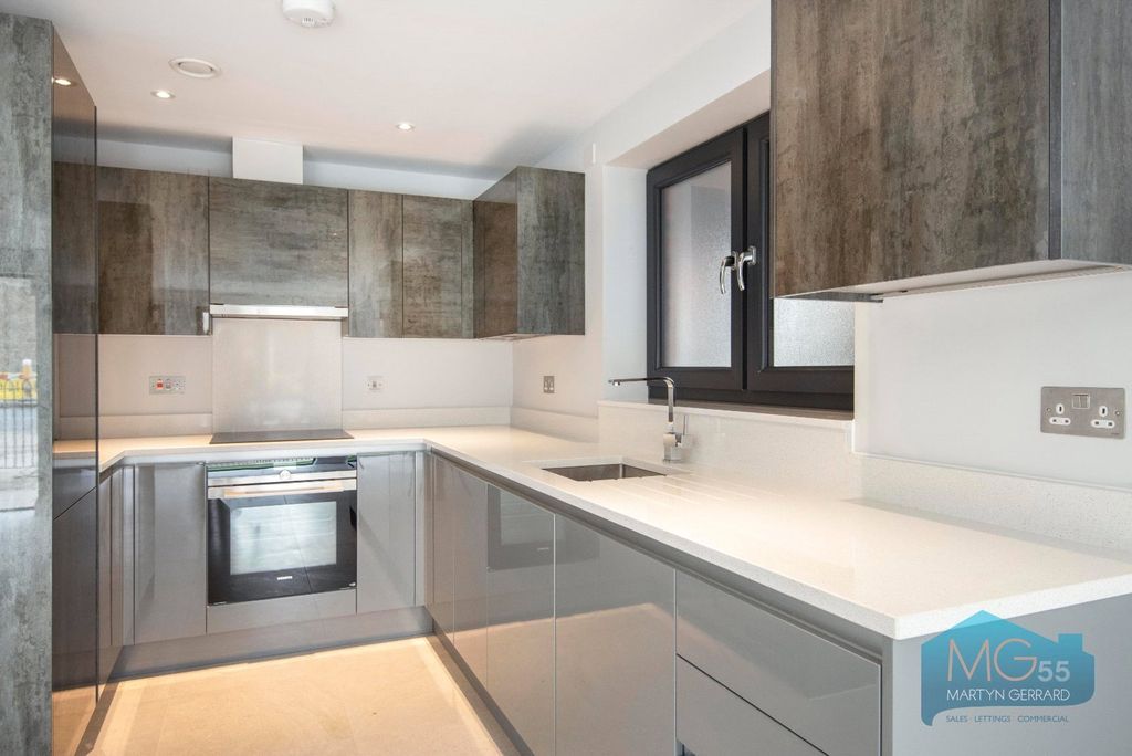 Property photo 3 of 9 Picture No. 18