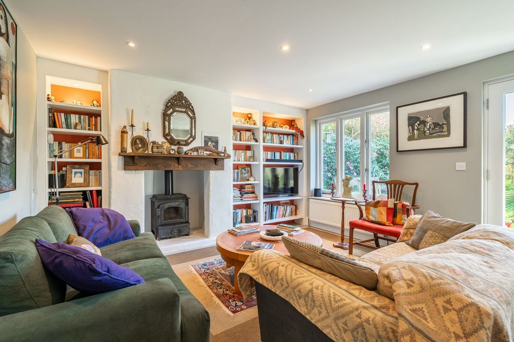 Property photo 3 of 34