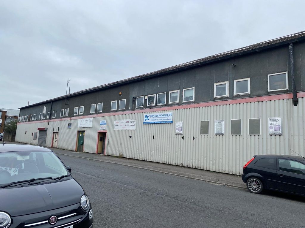 Property photo 1 of 2