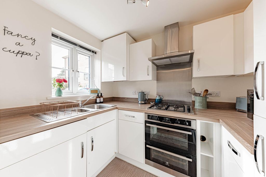 Property photo 3 of 17 Kitchen