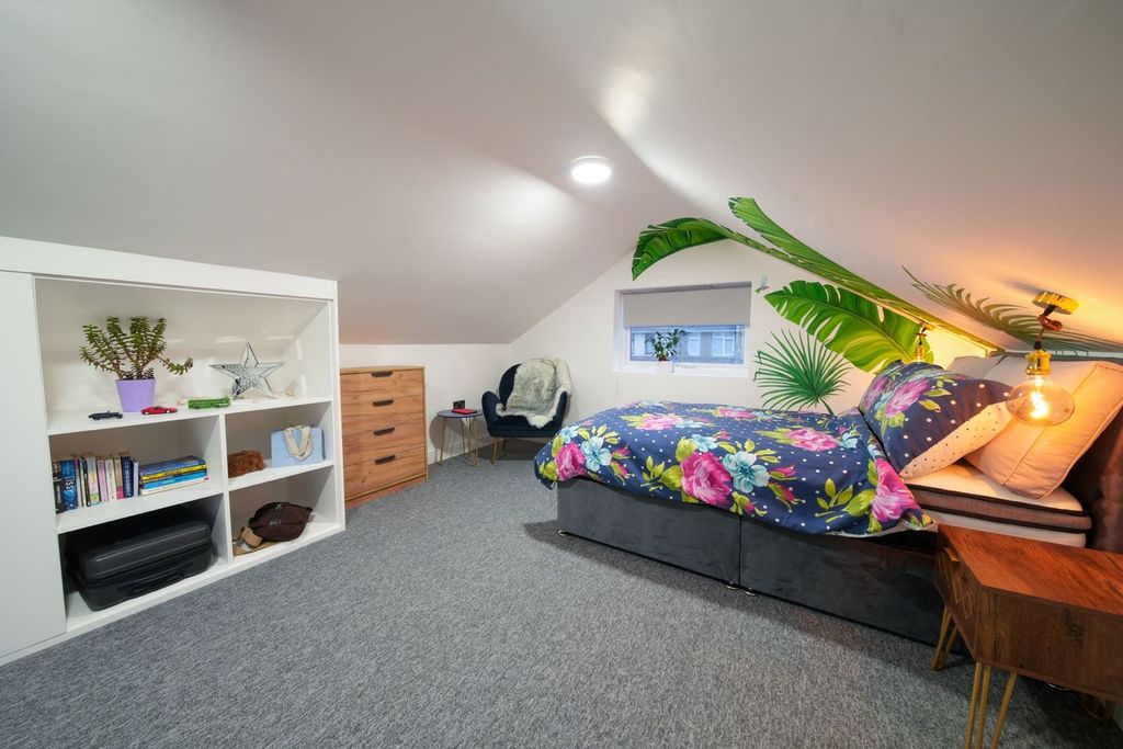 Property photo 2 of 8 Bedroom 6