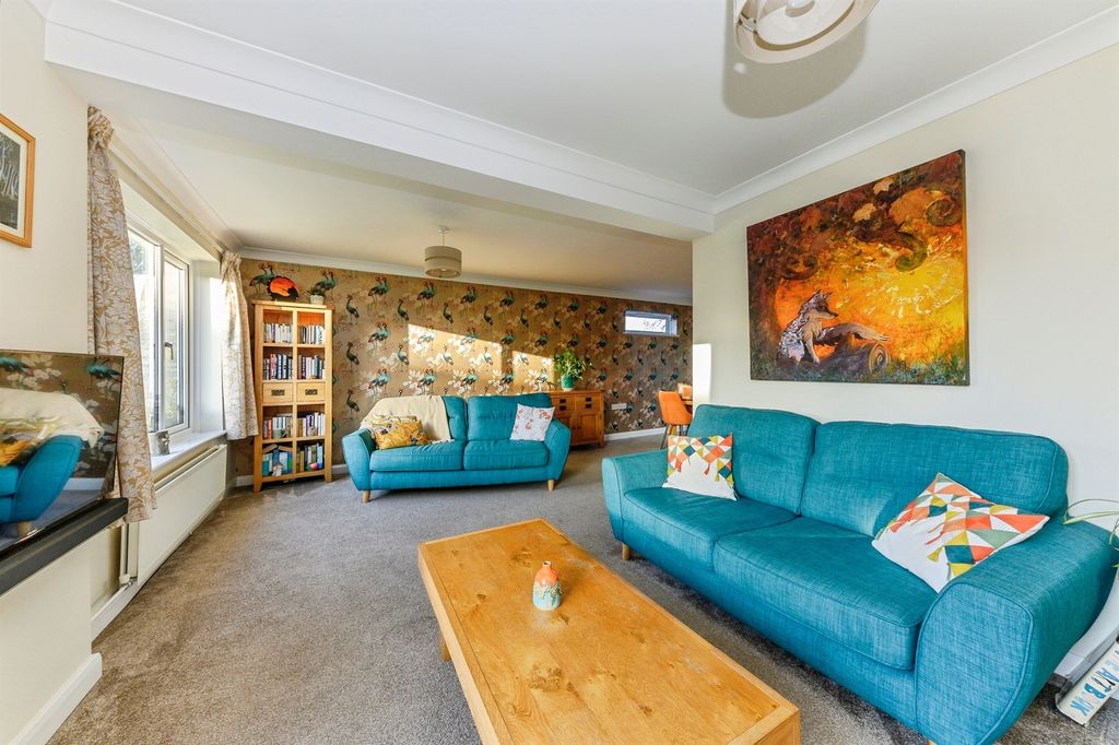 Property photo 2 of 20