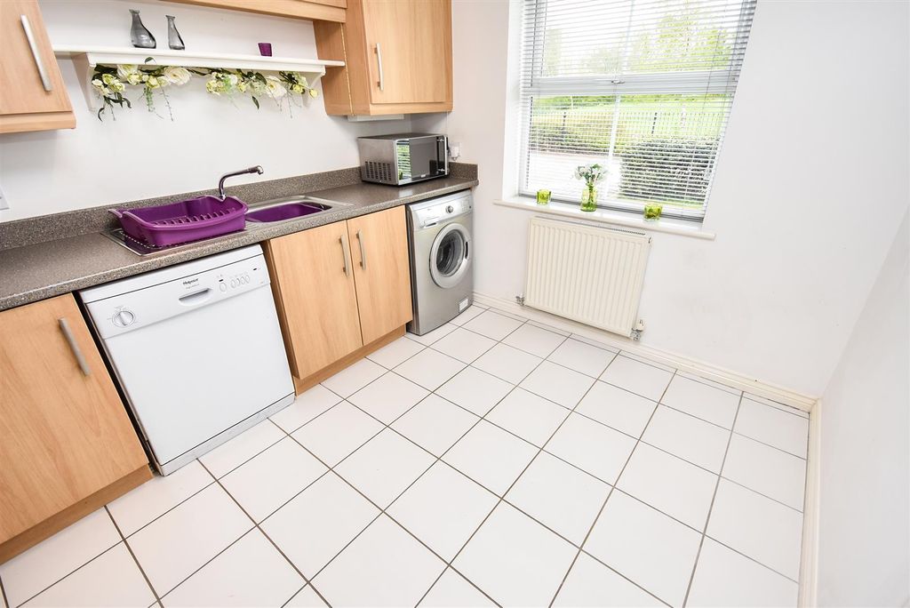 Property photo 3 of 15 Kitchen_2.Jpg