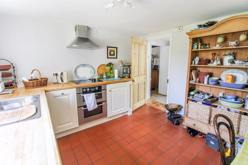Property photo 2 of 18 Kitchen