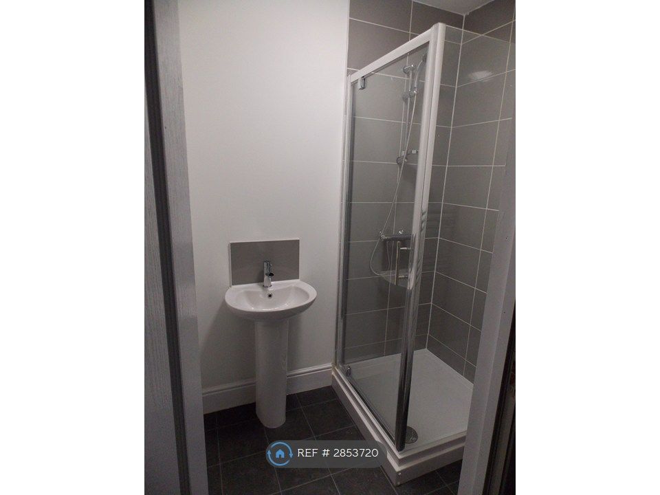 Property photo 3 of 7 Room 5 Ensuite