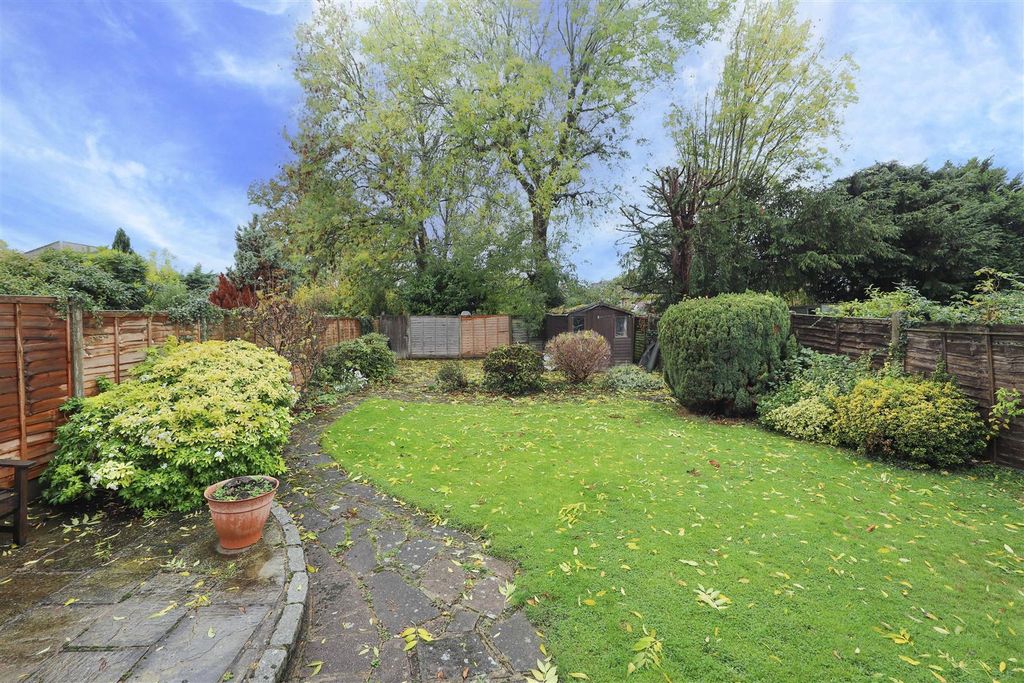 Property photo 2 of 11 Garden