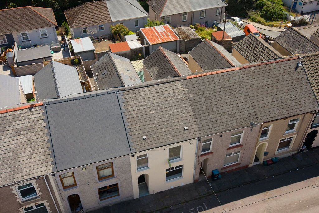 Property photo 2 of 28