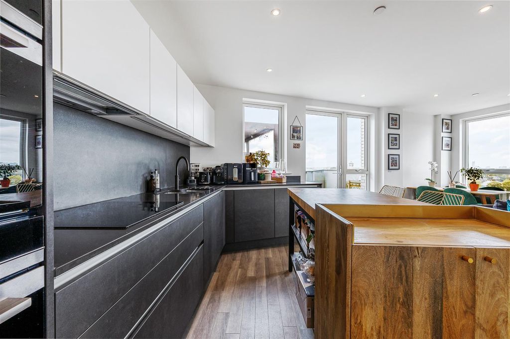 Property photo 3 of 18 Wiltshire House-5.Jpg